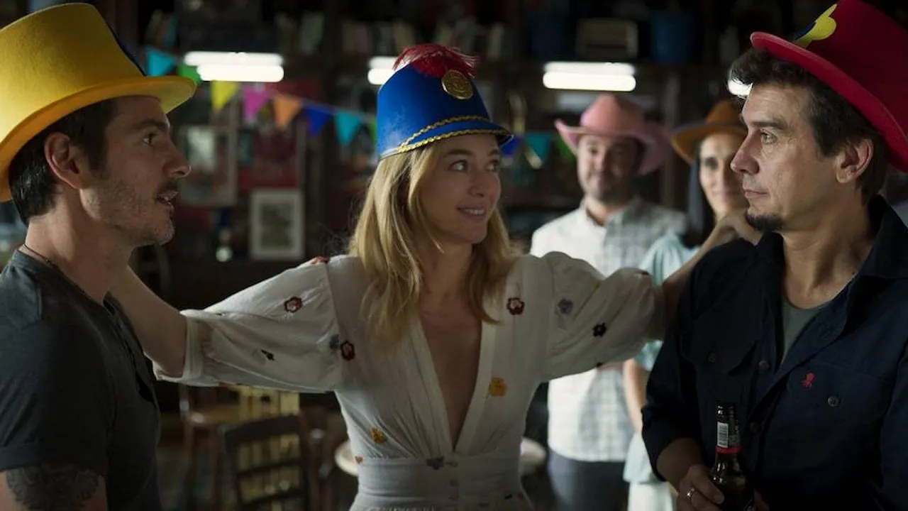 Marta Hazas, Mauricio Ochmann, Javier Veiga Amigos hasta la muerte