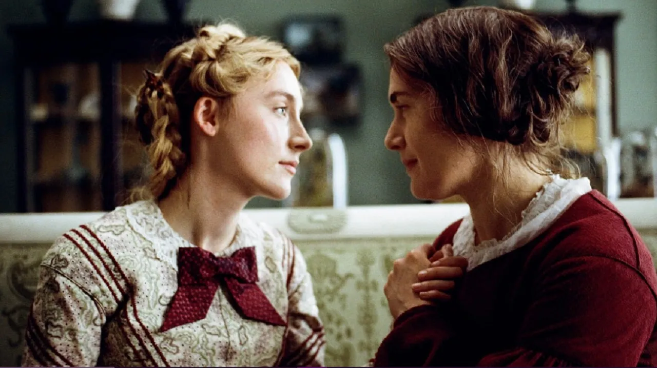 Kate Winslet y Saoirse Ronan en película Ammonite