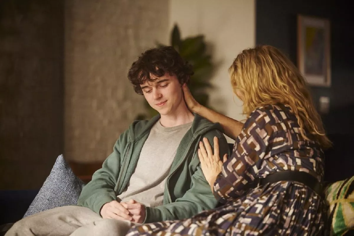 Zen McGrath y Laura Dern en El Hijo