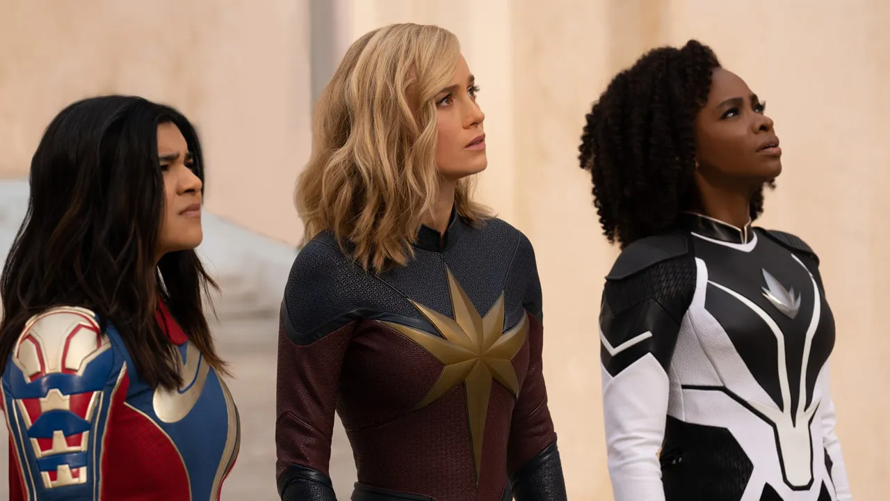 Brie Larson (Carol Danvers / Capitana Marvel), Teyonah Parris (Monica Rambeau) y Iman Vellani (Kamala Khan / Ms. Marvel) enThe Marvels