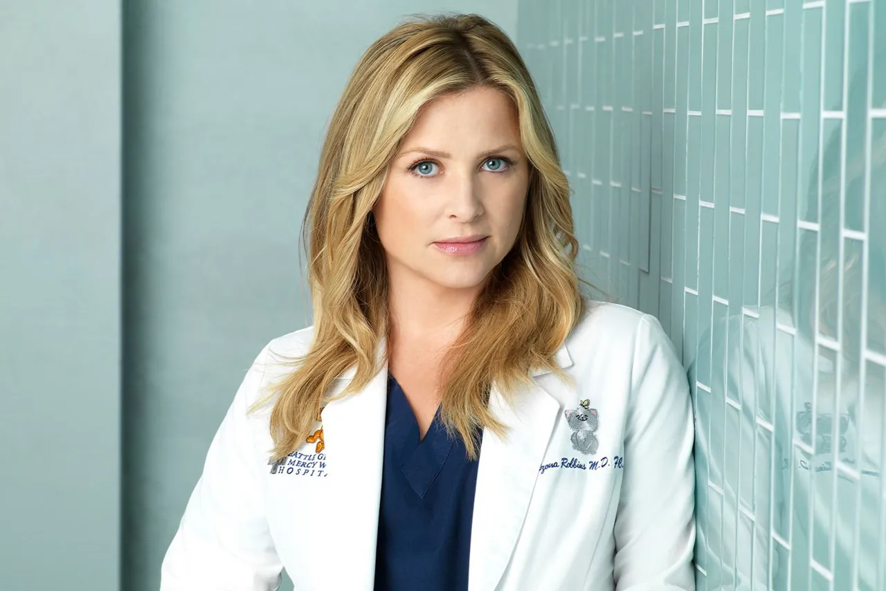 Jessica Capshaw 1