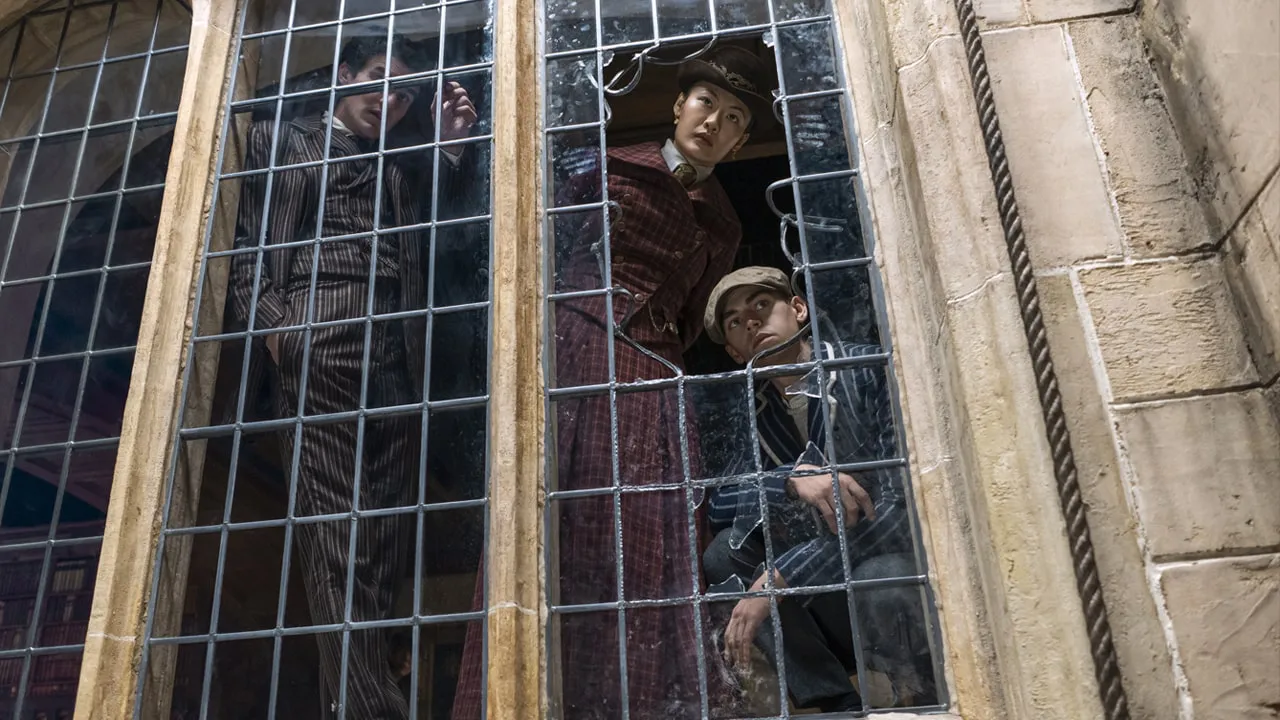 El joven Sherlock Prime Video Hero Fiennes Tiffin Dónal Finn