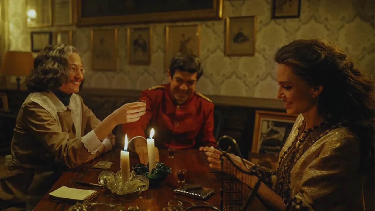 Maria crítica Angelina Jolie