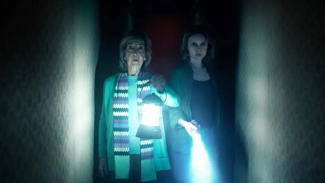 Elise y Gemma en La noche del demonio: Están entre nosotros