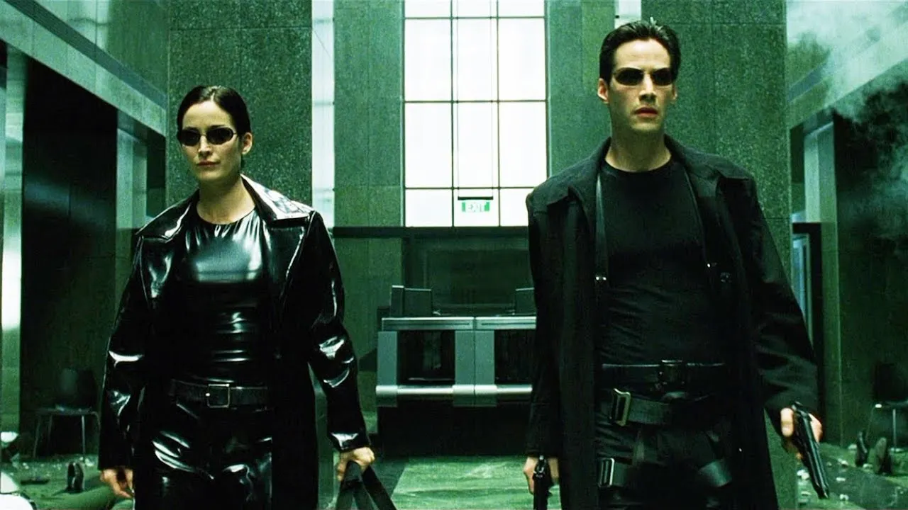 Carry Anne Moss y Keanu Reeves en Matrix de 1999