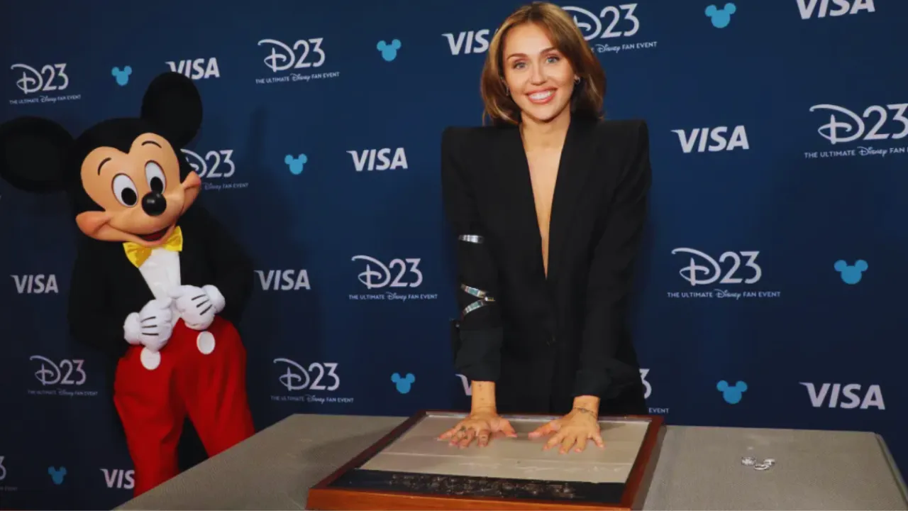  Miley Cyrus fue honrada como la Leyenda de Disney 