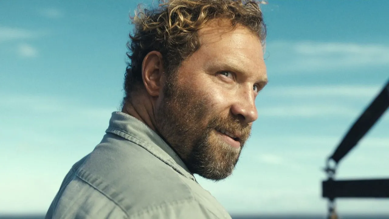 Jai Courtney en Animales Peligrosos Reseña