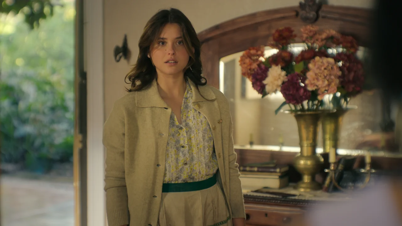 Nicole Wallace como Clara del Valle