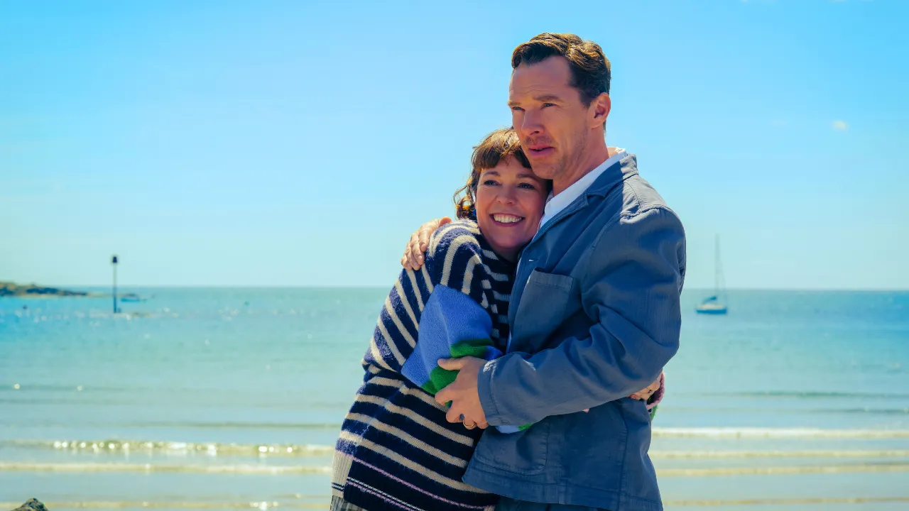 La nueva comedia de Olivia Colman y Benedict Cumberbatch es un oscuro y estelar regreso a La guerra de los Roses