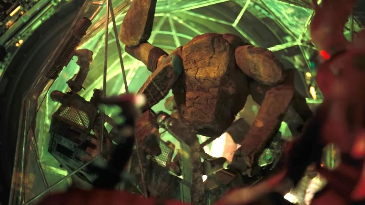 Rocky es un aliénigena en Proyecto Fin del Mundo