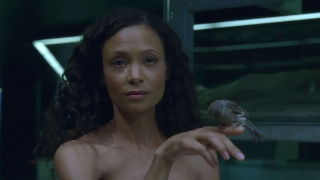 Thandiwe Newton segunda temporada Merlina Netflix