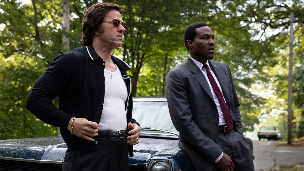 Captura de Mark Walhberg y Yahya Abdul-Mateen II en A cualquier precio 2
