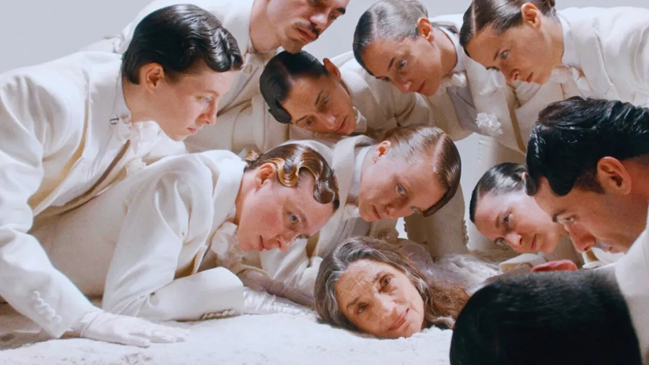 Polvo serán nueva película de Carlos Marqués-Marcet  Polvo serán nueva película de Carlos Marqués-Marcet