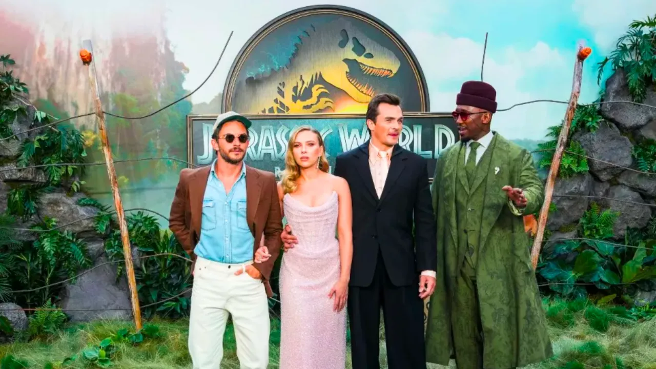 Scarlett Johansson define Jurassic World Renace como un tributo a Spielberg Scarlett Johansson define Jurassic World Renace como un tributo a Spielberg