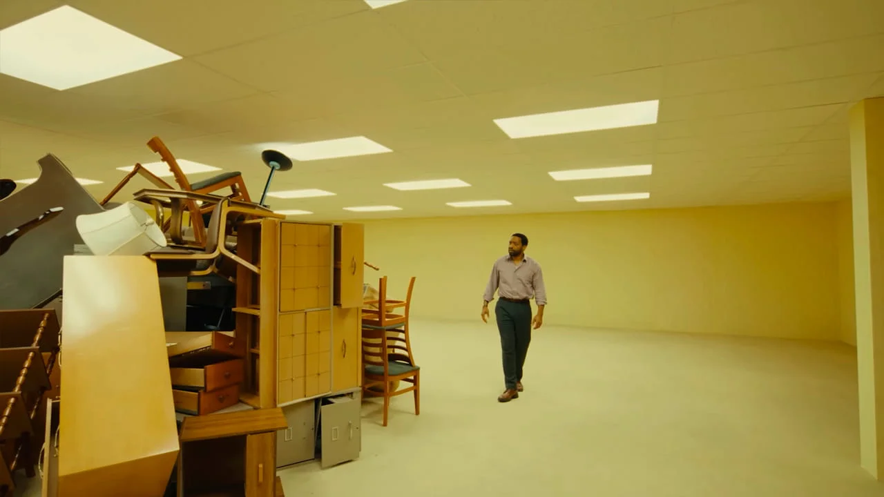 Chiwetel Ejiofor en la película Backrooms