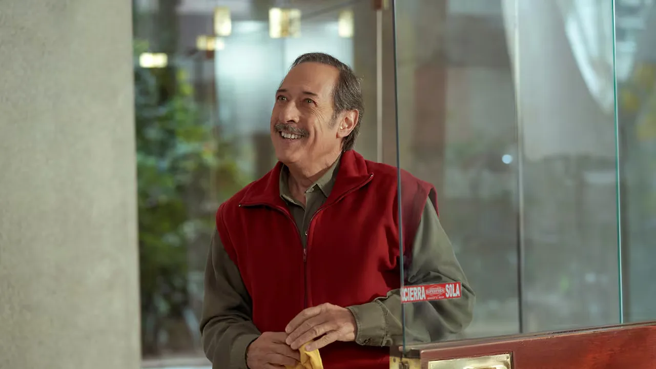 Guillermo Francella en la serie El encargado de Disney+