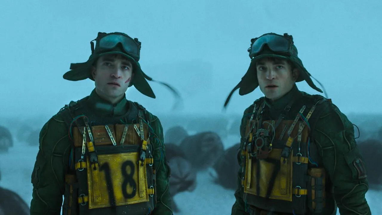 Crítica Mickey 17 Robert Pattinson