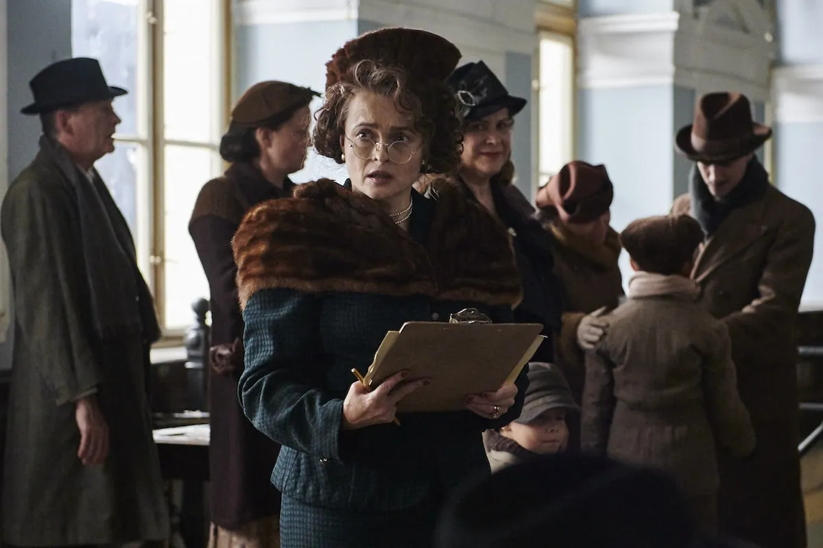 La actriz Helena Bonham Carter como la madre del protagonista en Lazos de Vida