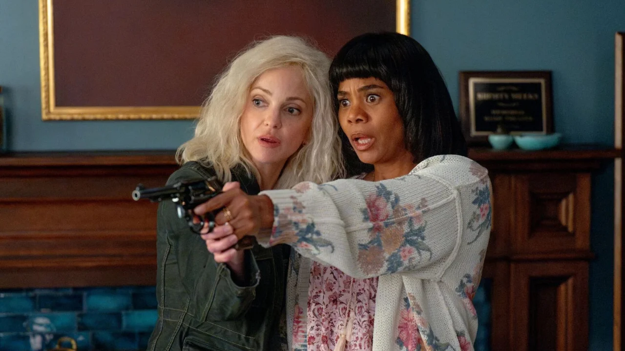Anna Faris y Regina Hall en Scary Movie 6