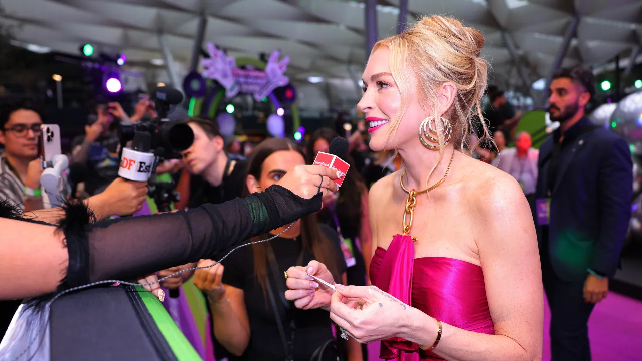Lindsay Lohan y su voz en español se encuentran por primera vez tras 27 años
