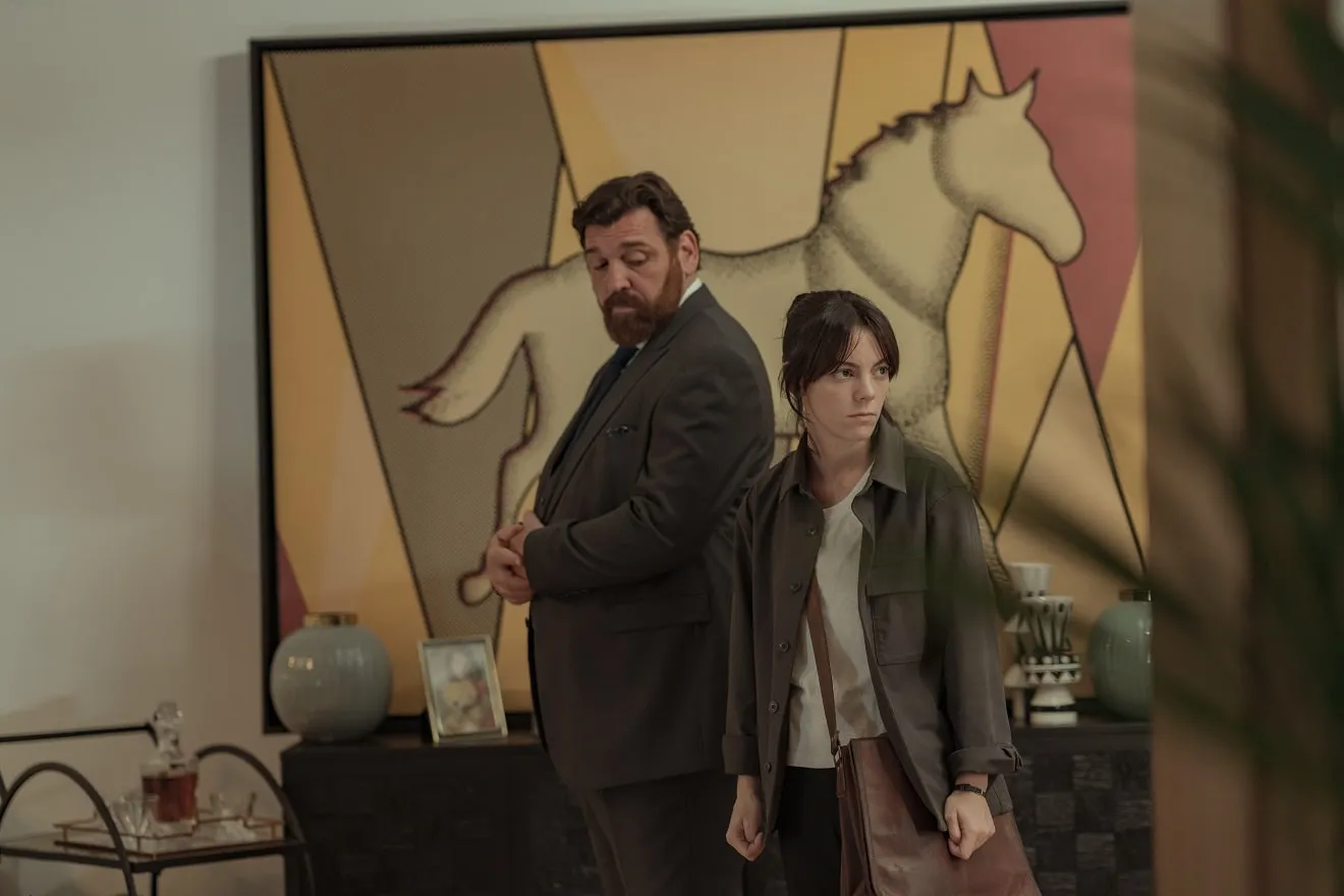 Reina Roja, Vicky Luengo y Hovik Keuchkerian