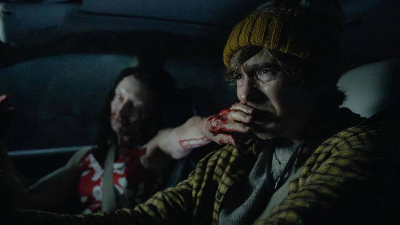 Captura de Austin Abrams en Resident Evil_ Noche Cero Crítica