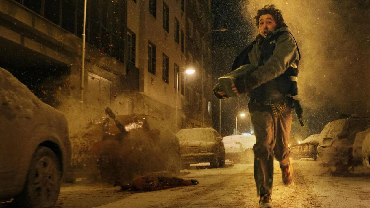 Captura de Austin Abrams en Resident Evil_ Noche Cero 2